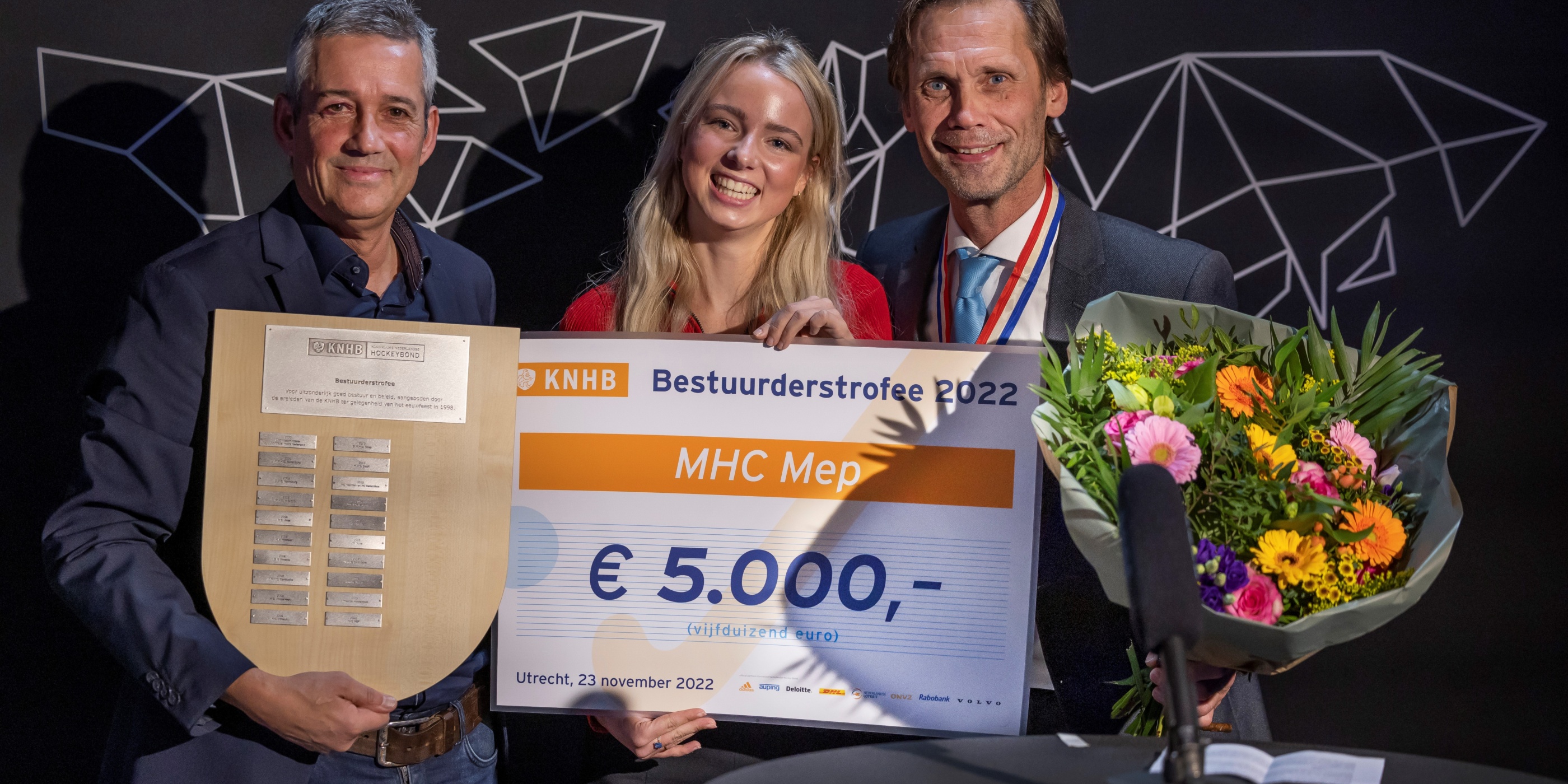 Maatschappelijk impact maken: MHC MEP wint Bestuurderstrofee 2022