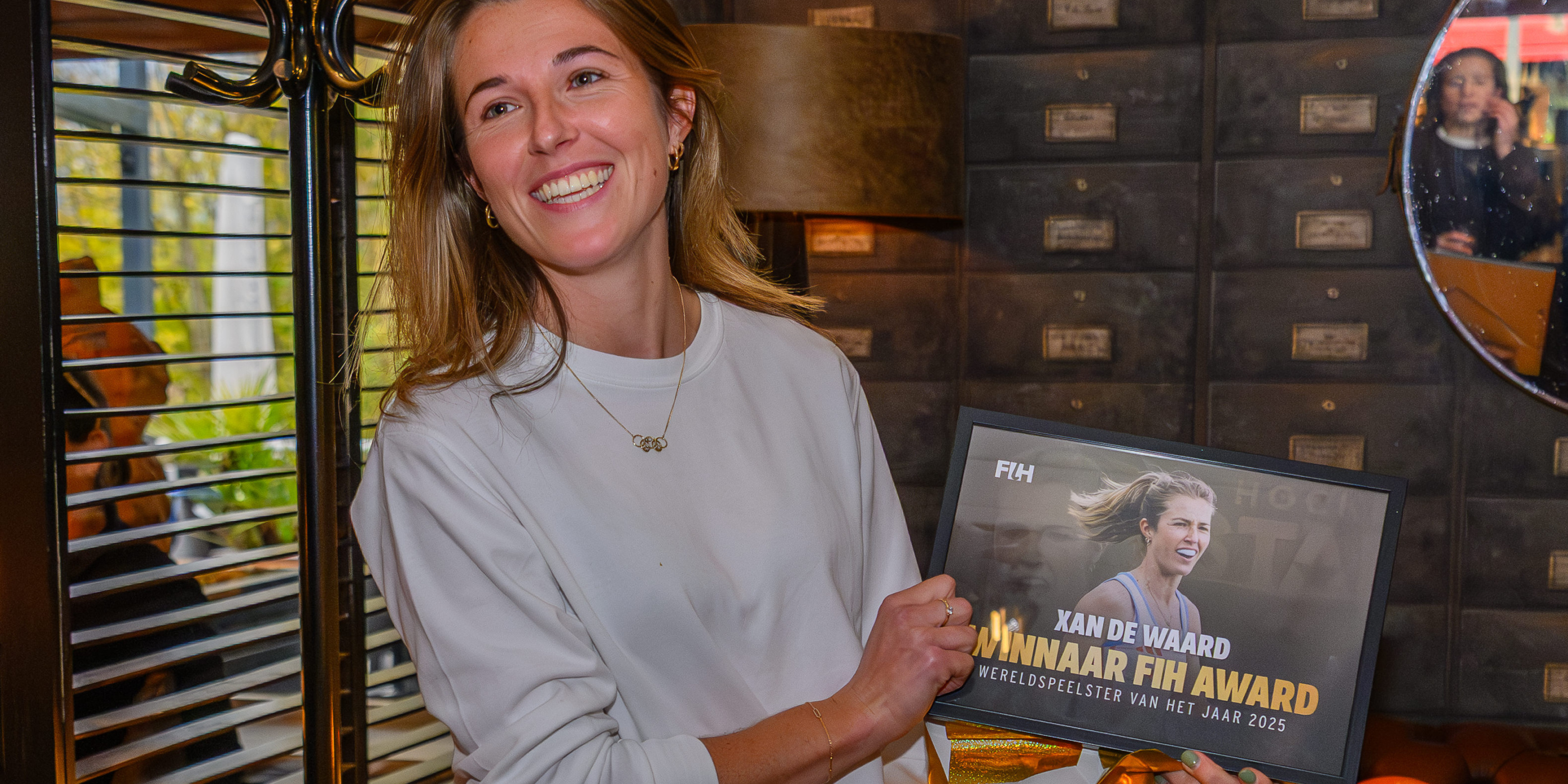 Xan de Waard bekroond tot beste speelster van de wereld